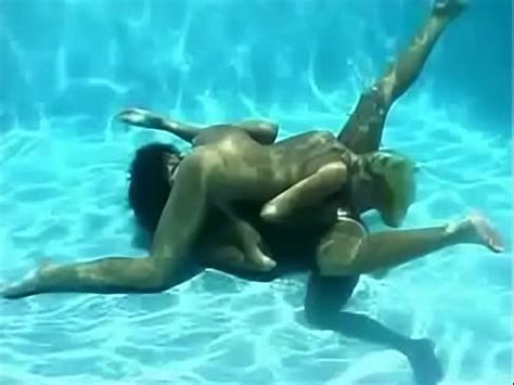 Exposure Lesbian Underwater Sex XVIDEOS