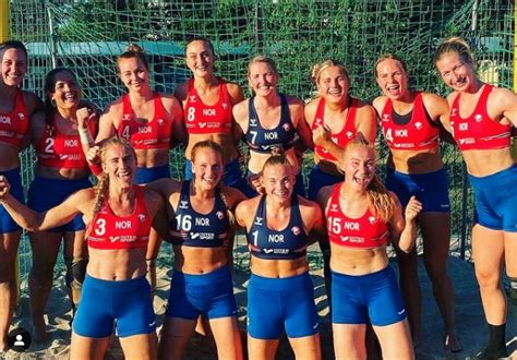 Multadas por negarse a jugar en bikini la selección femenina Noruega se rebela y se viste como