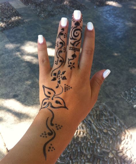 Easy Henna Tattoo Designs For Hands Simple Henna Hand And Wrist