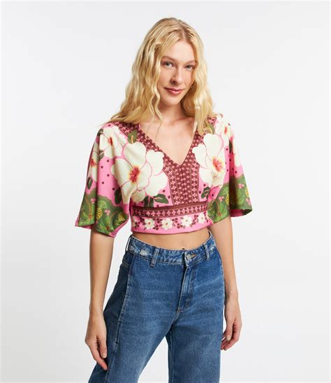 Blusa Cropped Texturizada Com Estampa Floral Rosa