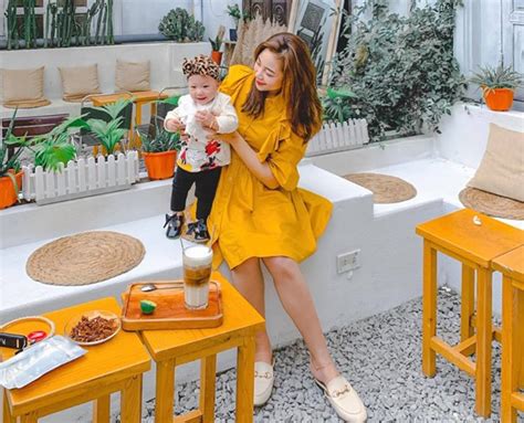 Sau sinh con với Phan Văn Đức hot girl mầm non bị viêm khớp đứng lên ngồi xuống vất vả