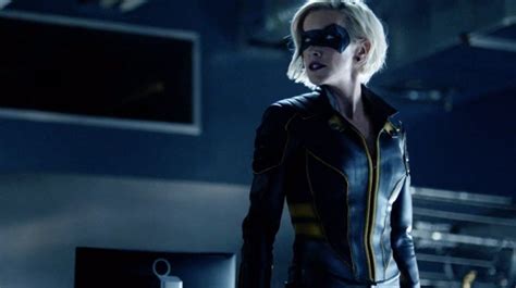 Canario Negro Arrow - 'Arrow': Canário Negro aparece com novo uniforme em imagem; Confira!