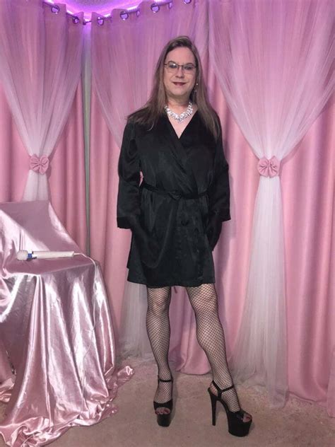 Joanie A Mature TV Models Her Floral Lace Teddy Photo 1 AShemaletube