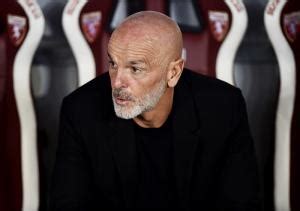 Demi Tempel Napoli Stefano Pioli Wajibkan Rossoneri Menangkan Laga