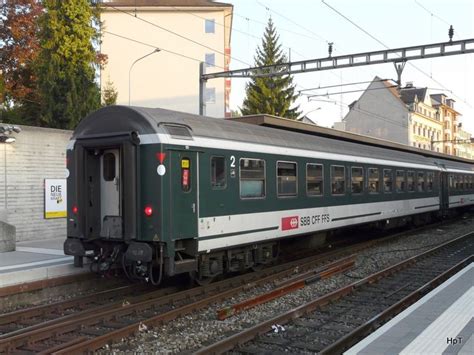 SBB - Personenwagen B 50 85 21-73 323-0 am Schluss eines Zuges nach ...