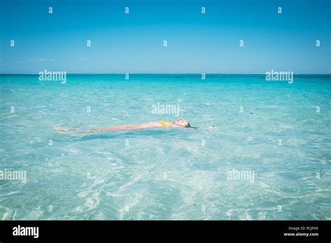 Fille Ans Bikini Banque De Photographies Et Dimages Haute R Solution Alamy