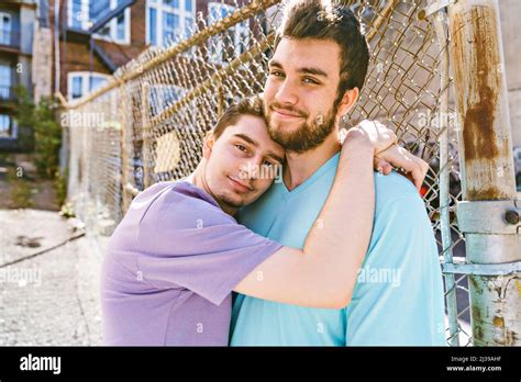 Two Gay Men Face Face Fotos Und Bildmaterial In Hoher Aufl Sung Alamy