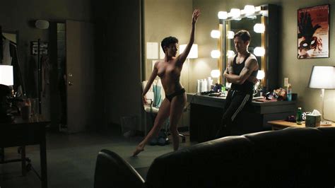 Nude Video Celebs Raychel Diane Weiner Nude Flesh And Bone S E