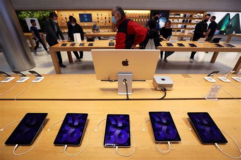 Apple Orders Over 10 More Iphones Than Last Year On Ai Sales Bet Nikkei