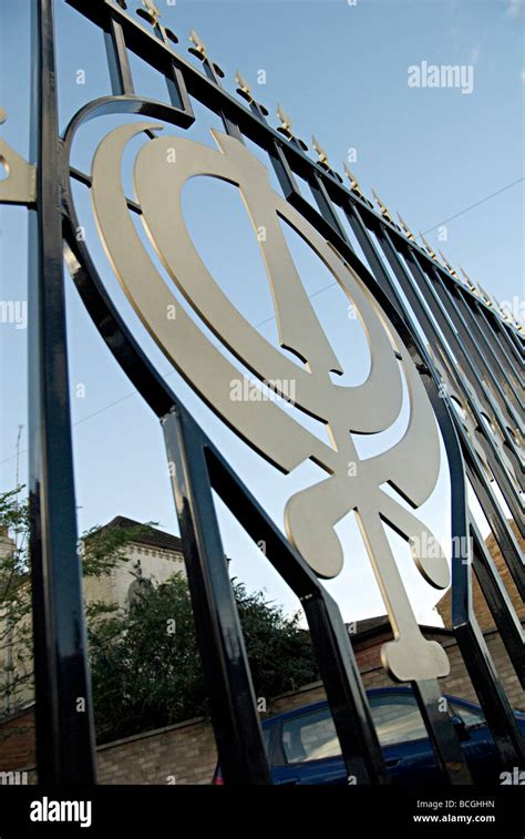 Sikh Symbol The Khanda At A Temple Or Gurdwara Stock Photo Alamy