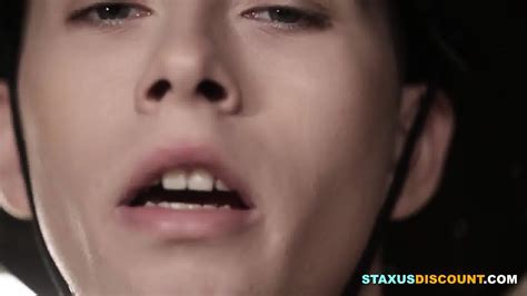 Nice Flip Flop Bareback Fuck In Garage