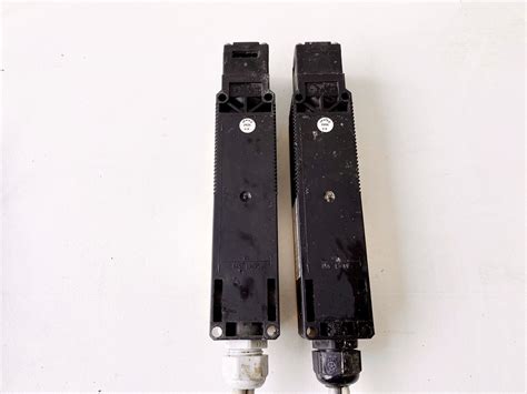 Lot Of 2 Sick I10 M0233 Safety Switch Locking Device I10 Series Mech