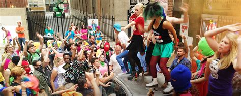 Афиша Воздух Pussy Riot о съемках в Карточном домике Архив