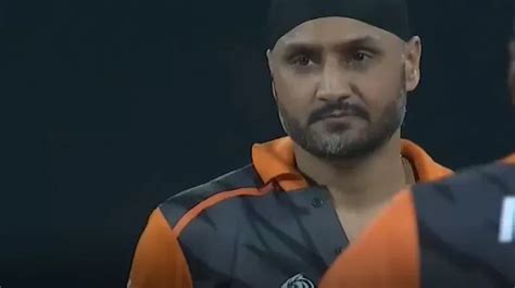 466 Harbhajan Singh Wins The Spin Battle Vs Dilshan