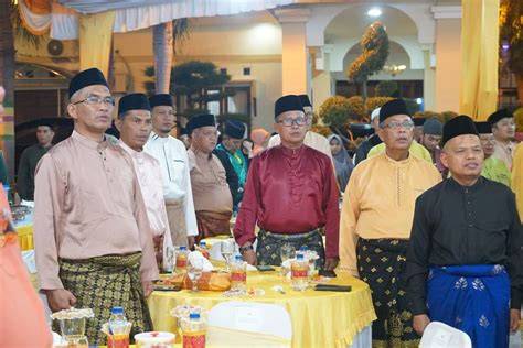 Asisten I Bidang Pemerintahan Hadiri Malam Taaruf STQH Ke X Provinsi