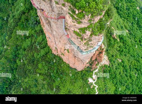 East taihang glasswalk hi-res stock photography and images - Alamy