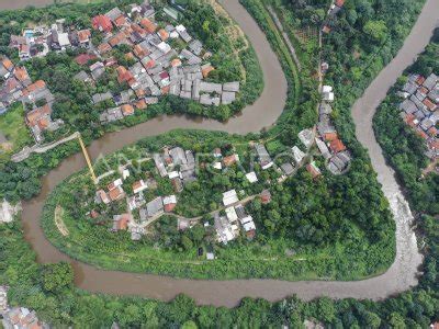 KELANJUTAN NORMALISASI SUNGAI CILIWUNG ANTARA Foto