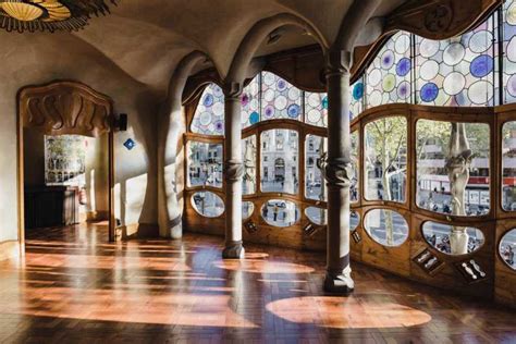 himno Nacional Alta exposición arquitecto casa batllo park guell