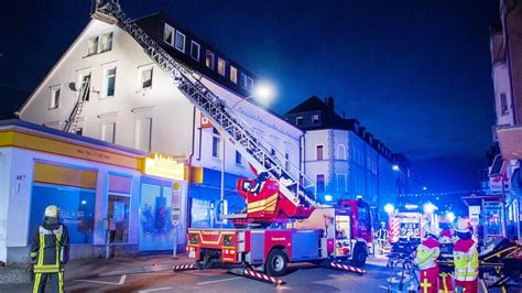 Feuerwehr Rettet 16 Menschen Aus Brennendem Haus GMX CH