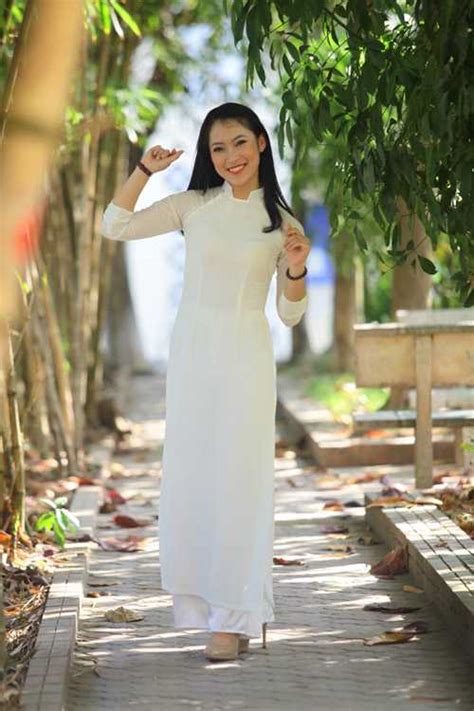 Hot girl xứ Nghệ bắn liên thanh 7 thứ tiếng giờ ra sao