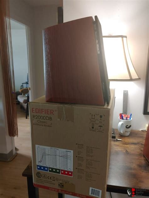 Edifier R2000 Powered Bookshelf Spk Photo #3982636 - Canuck Audio Mart