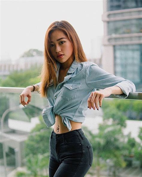 Hot girl 19 tuổi sở hữu vòng eo con kiến khiến bao người ngưỡng mộ