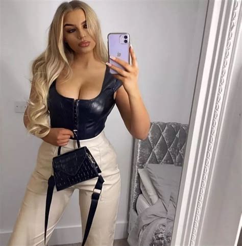 Blonde Bimbo Nudes By JayBee