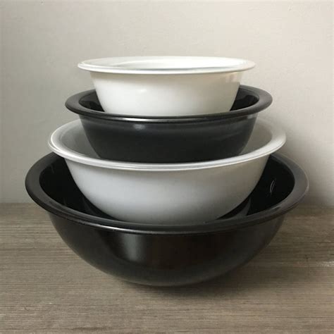 Vintage Pyrex Black And White Nesting Bowls 4 Clear Bottom Etsy