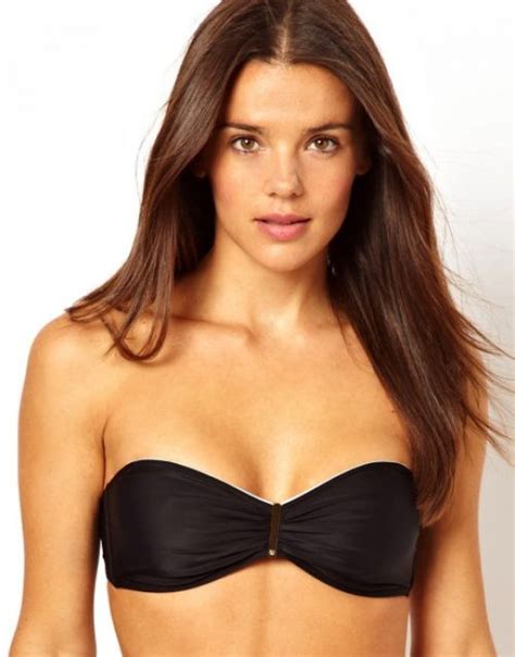 8 Poses En Maillot De Bain Push Up Noir Bikini Plages