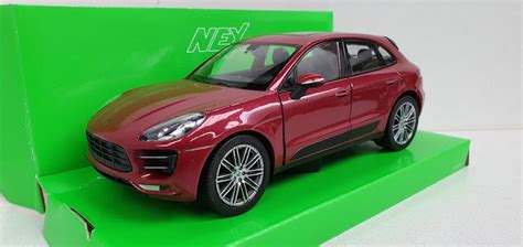 Welly Porsche Macan Turbo Rood Metallic