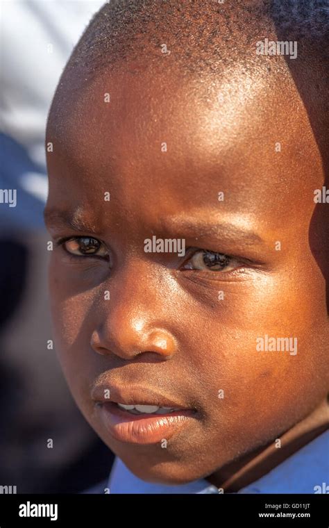 Enfant africain noir Banque de photographies et dimages à haute