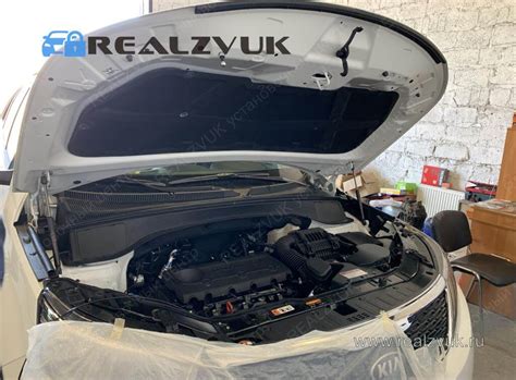 Противоугонный замок на капот на Киа Соренто - RealZvuk