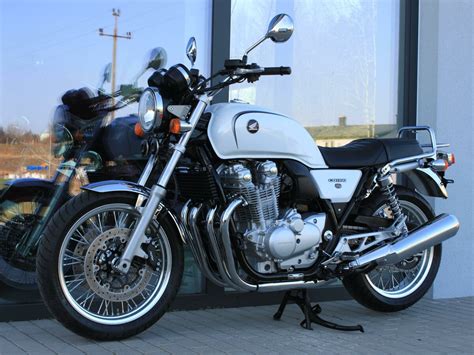 Купить б у Honda CB инжектор передач в Краснодаре белый naked bike года по цене