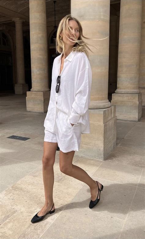 Ngoài bikini đây là 4 món đồ phụ nữ Pháp luôn mang theo khi đi biển