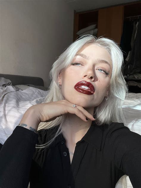 White Blonde Hair Dark Red Lips Blonde Hair Red Lipstick Red Lipstick Makeup Blonde Hair