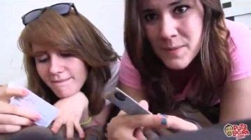 Deux Filles Sexy Qui Se Font Bien Baiser En Trio Porn