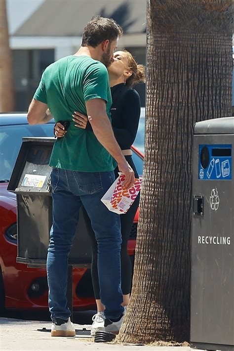 The Best Tweets About J.Lo and Ben Affleck's Dunkin' Donuts Date