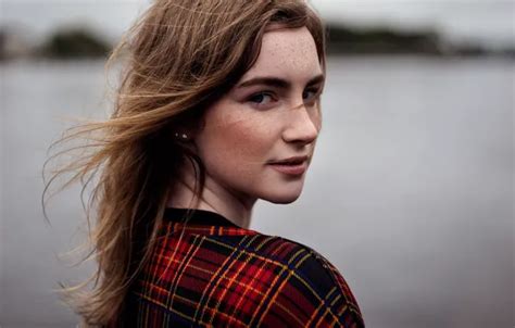 Скачать обои girl sexy hot girl eyes smile beautiful figure model раздел девушки в