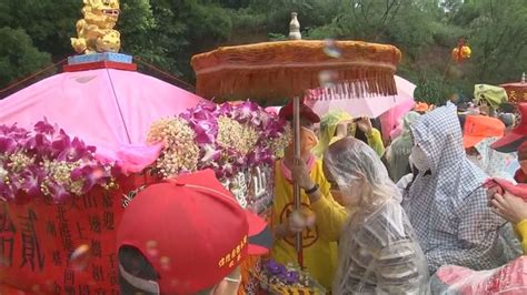 白沙屯媽雨中換乘八抬大轎！聖顏再現感動眾人 將抵拱天宮 生活 三立新聞網 Setncom