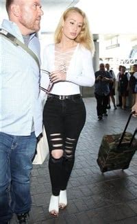 Iggy Azalea Debuts Her New Ass Boobs And Face