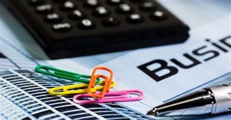 difference  economics  finance  comparison chart key