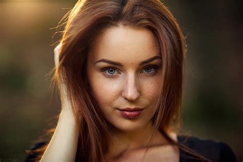 Brunette Russian Model Face Freckles Lidia Savoderova Eikonas