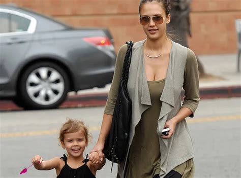 Photos Jessica Alba Toujours Aussi Complice Avec Sa Petite Honor