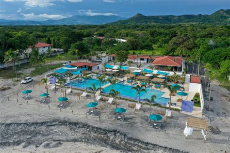 Pasadía Bikini Beach Club Playa Malibú Gorgona HospedatePanama