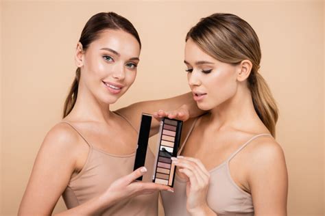 Nude Make up ist der Trend im Frühling und Sommer Welche Produkte wählt man für den