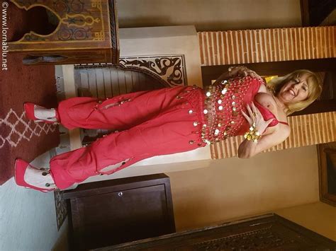 Hot Cougar Lorna Blu Stripping And Showing Her Nice Body Photos