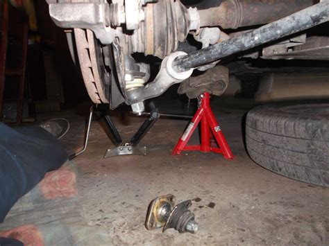 Стучит подвеска лады гранты - как заменить шаровую опору