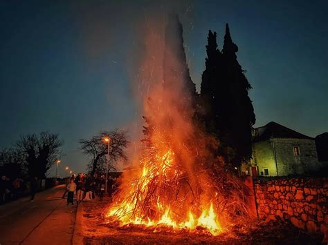 Slobodna Dalmacija Stanovnici Imotske Krajine Obilje Avaju Badnju