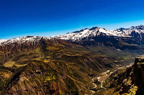 Impresionante Vista De Los Andes Chilenos Y Sus Colores Desde Las