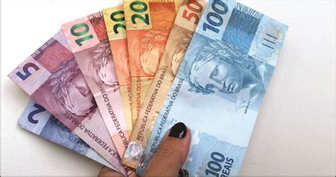 brasileiros tem   bilhoes  receber de instituicoes financeiras